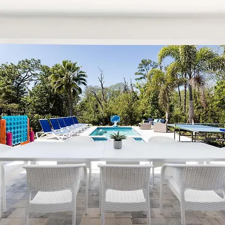 Lavish 4 Bdrm Estate With Home Theater In Reunion